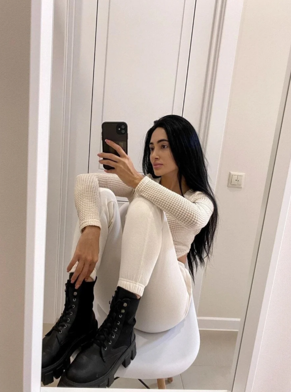 Minimal Muse Long-Sleeve Tee